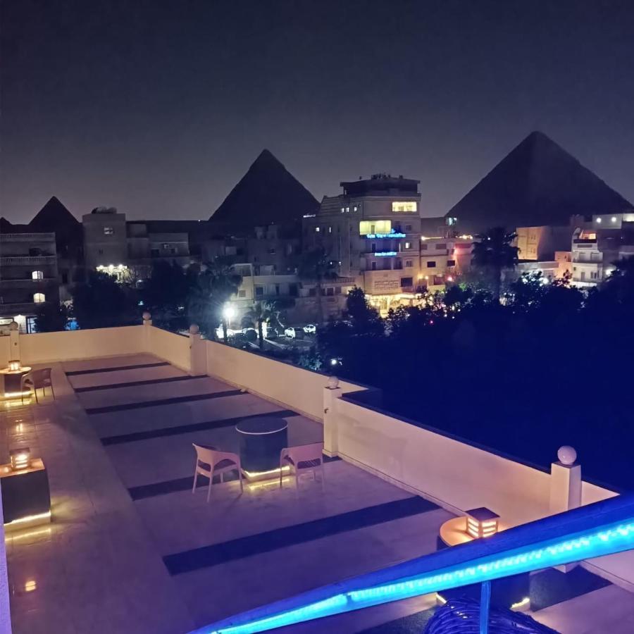 Nefertiti Pyramids View Kair