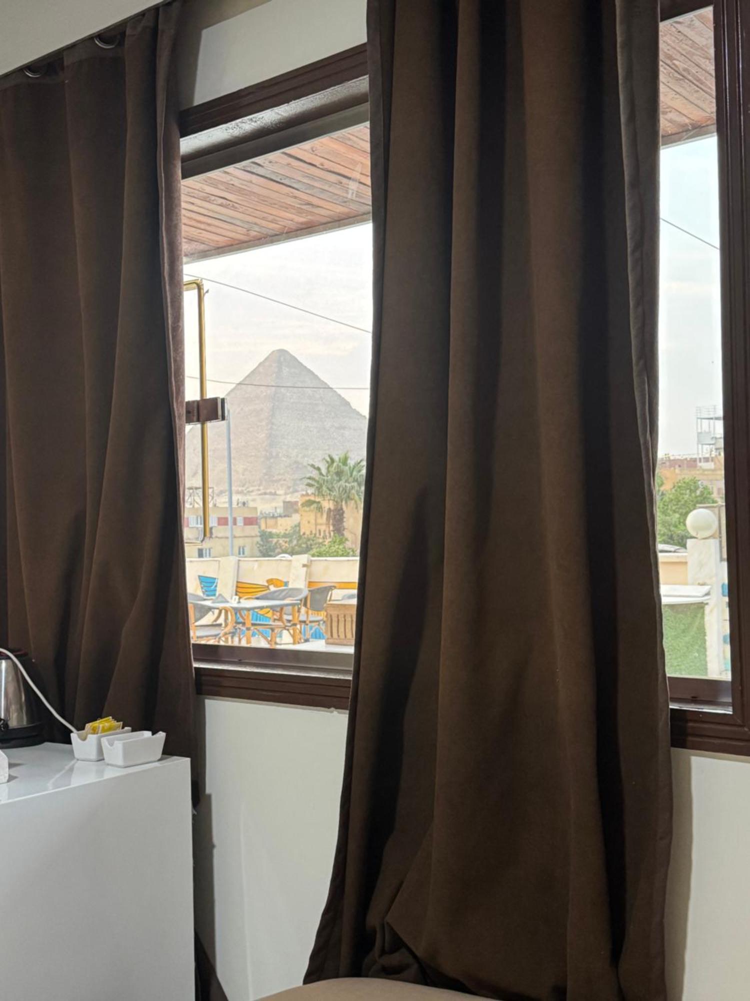 Nefertiti Pyramids View 4* Kair