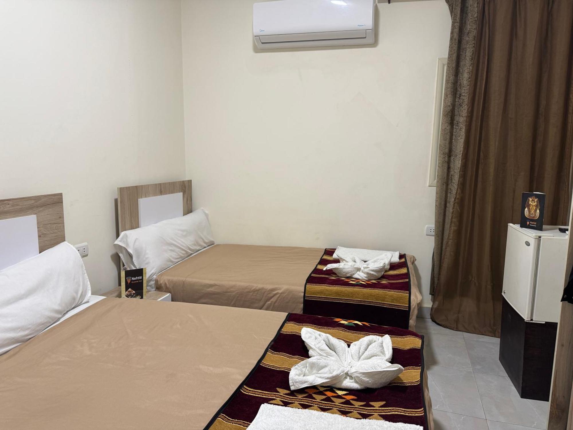 Nefertiti Pyramids View 4* Kair